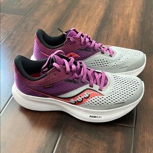 Saucony Ride 16 Women's Purple and Gray Running Shoes size 8